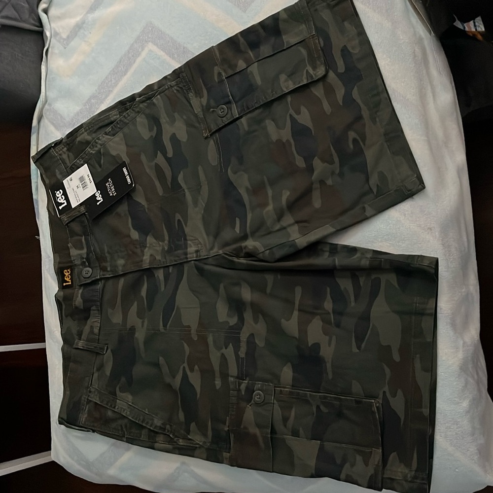 Men's military style shorts new with tag six bag size 36